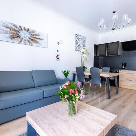 Sunny And Modern Baquis Flat Apartment Nisa Exterior foto