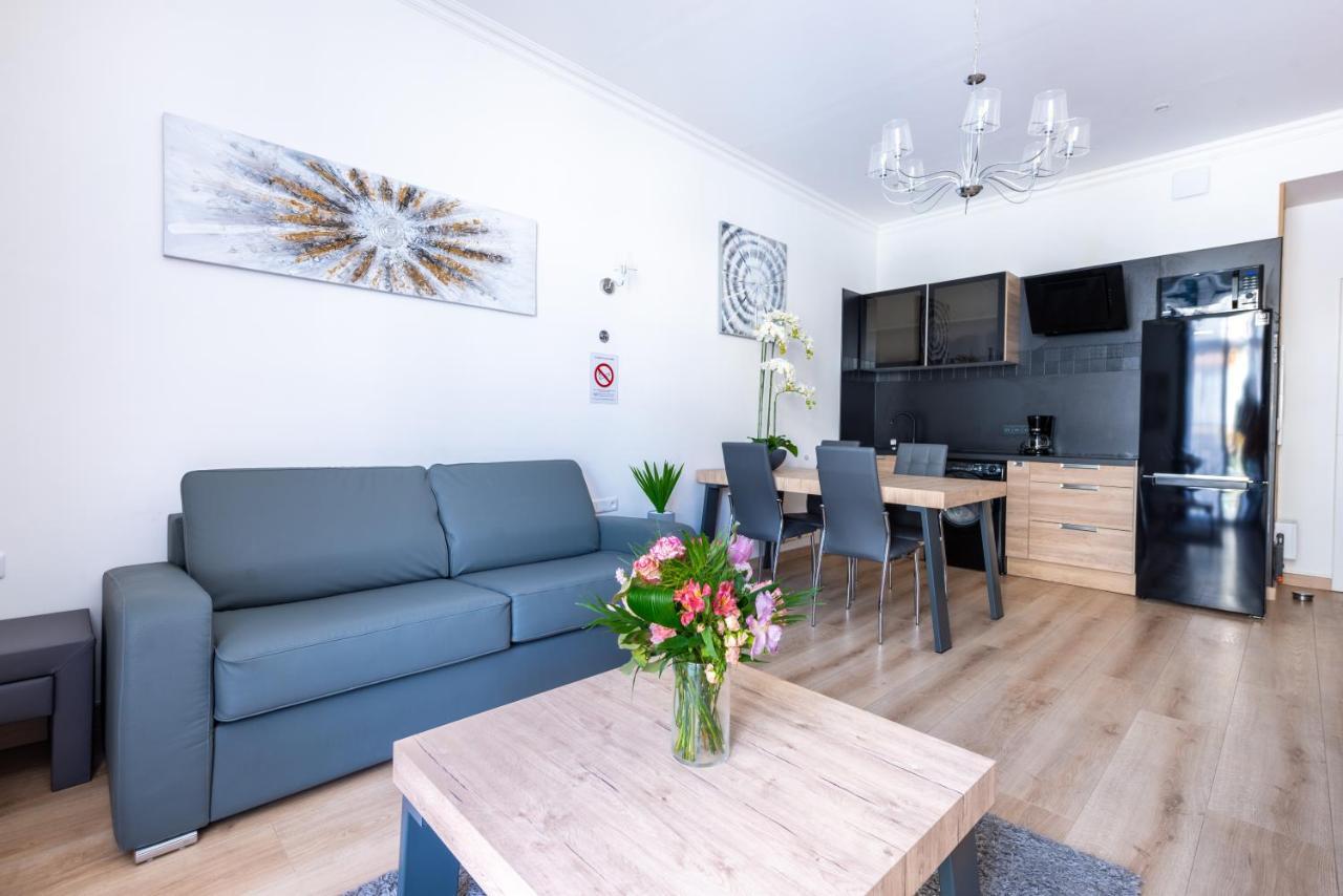 Sunny And Modern Baquis Flat Apartment Nisa Exterior foto