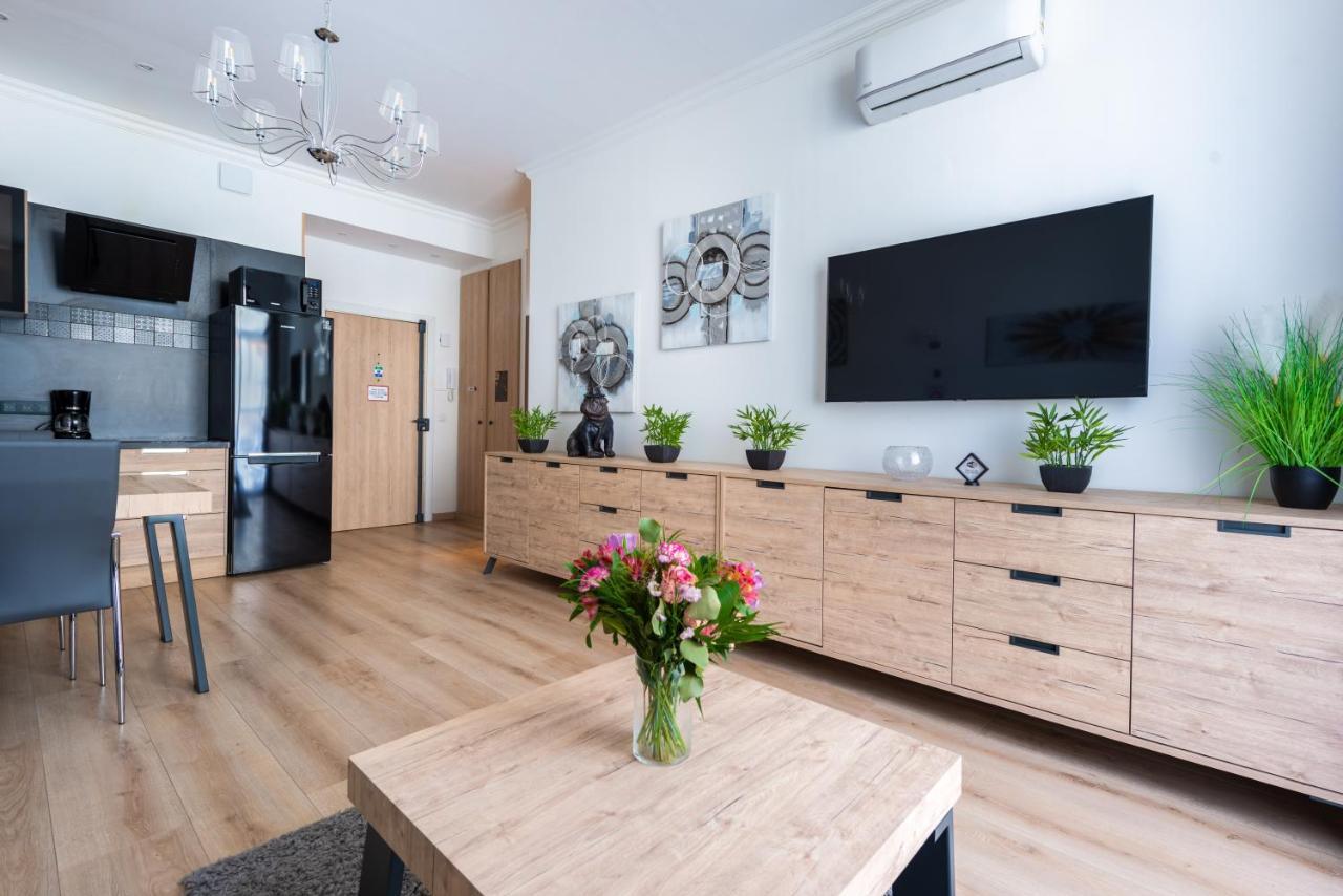 Sunny And Modern Baquis Flat Apartment Nisa Exterior foto