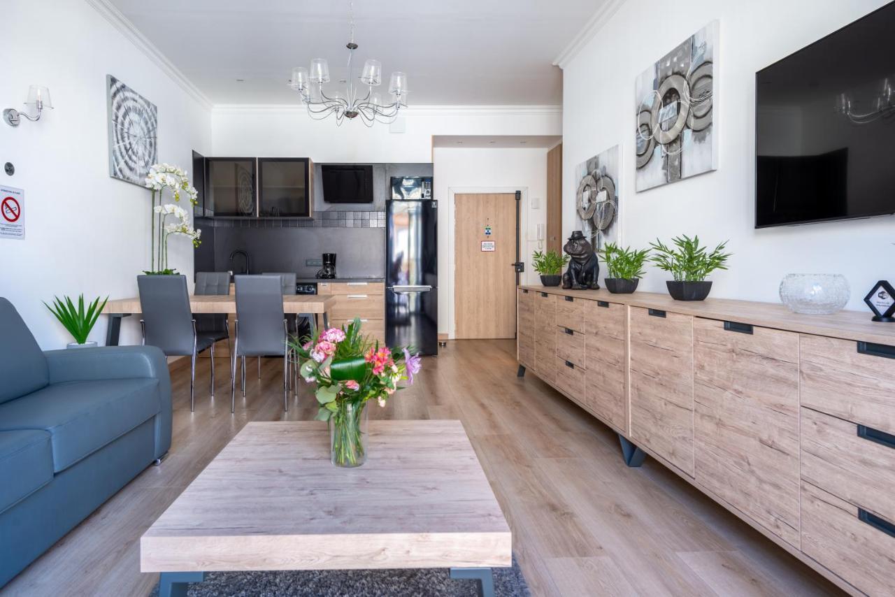 Sunny And Modern Baquis Flat Apartment Nisa Exterior foto